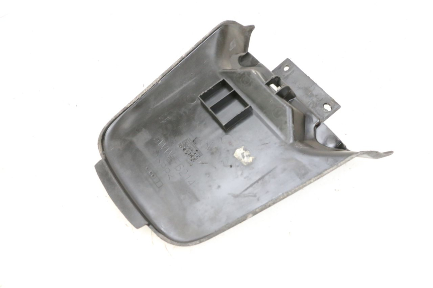 photo de CACHE BATTERIE MBK BOOSTER SPIRIT 50 (2004 - 2017) - Gros plan technique