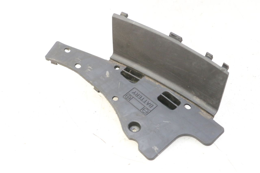 photo de CACHE BATTERIE SUZUKI BURGMAN 125 (2007 - 2014)