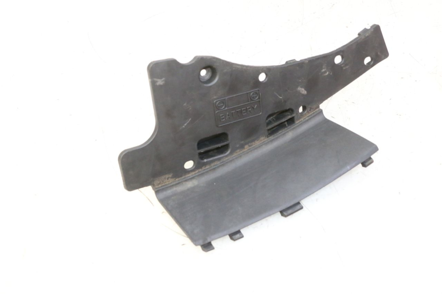 photo de CACHE BATTERIE SUZUKI BURGMAN 125 (2007 - 2014)