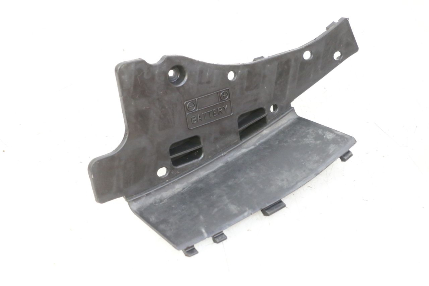 photo de CACHE BATTERIE SUZUKI BURGMAN 125 (2007 - 2014)