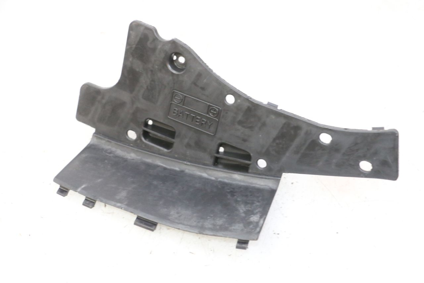 photo de CACHE BATTERIE SUZUKI BURGMAN 125 (2007 - 2014)