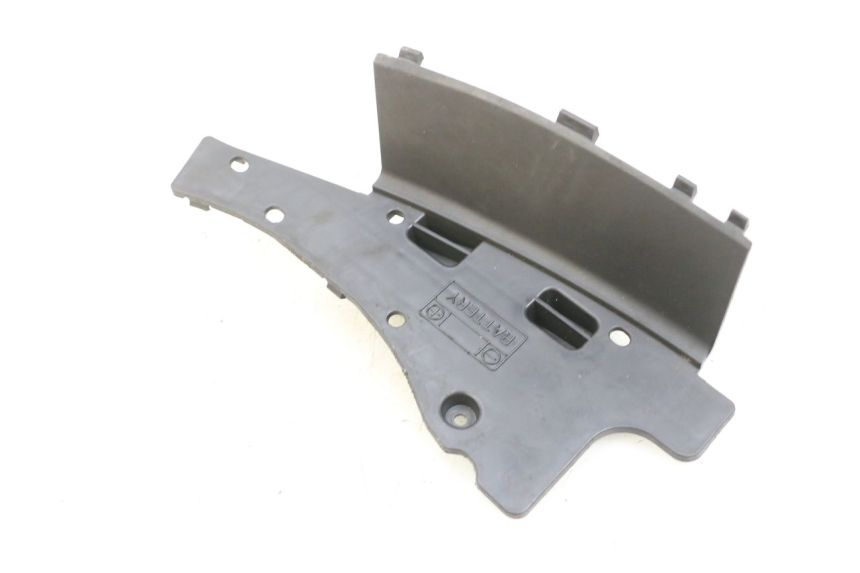 photo de CACHE BATTERIE SUZUKI BURGMAN 125 (2007 - 2014) - Autre angle de vue