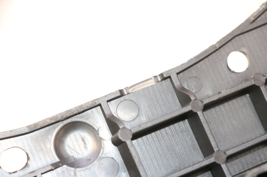 photo de CACHE BATTERIE SUZUKI BURGMAN 125 (2007 - 2014) - Détail de la pièce
