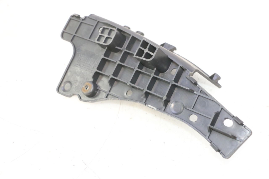 photo de CACHE BATTERIE SUZUKI BURGMAN 125 (2007 - 2014) - Autre angle de vue