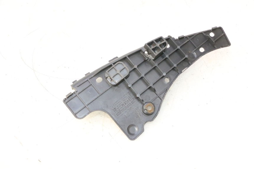 photo de CACHE BATTERIE SUZUKI BURGMAN 125 (2007 - 2014) - Gros plan technique