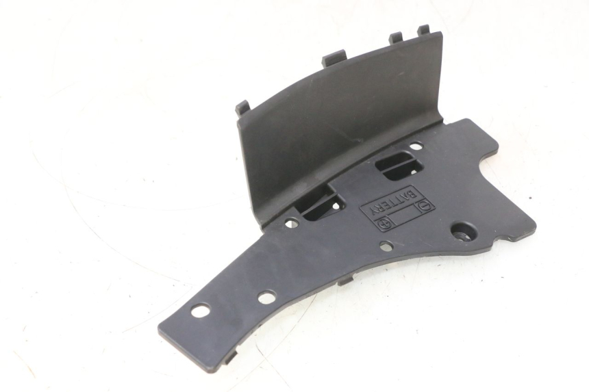 photo de CACHE BATTERIE SUZUKI BURGMAN 125 (2007 - 2014) - Autre angle de vue