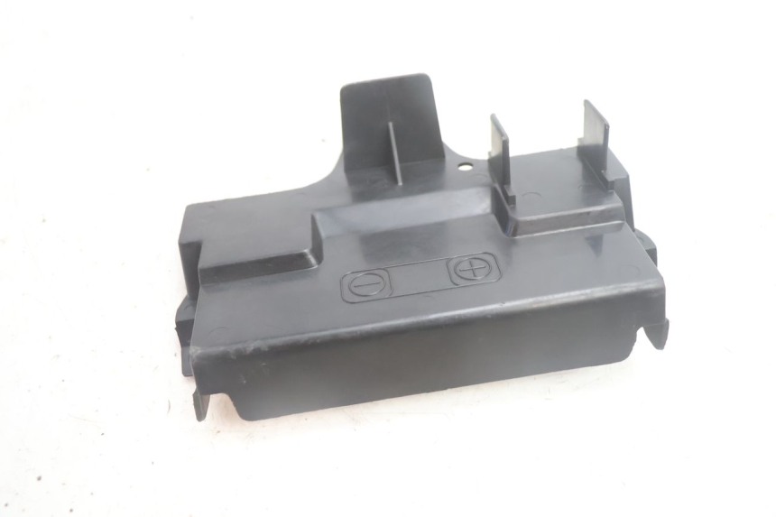 photo de CACHE BATTERIE SUZUKI BURGMAN EXECUTIVE ABS 650 (2006 - 2012) - Détail de la pièce