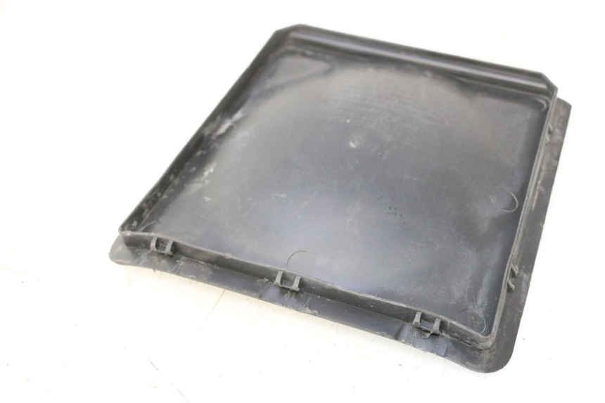 photo de CACHE BATTERIE PEUGEOT CITYSTAR 125 (2011 - 2017) - Détail de la pièce
