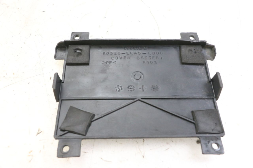 photo de CACHE BATTERIE KYMCO DINK STREET 125 (2009 - 2014)