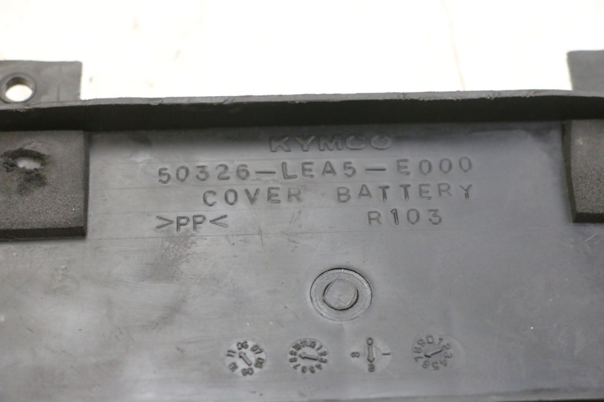 photo de CACHE BATTERIE KYMCO DINK STREET 125 (2009 - 2014)