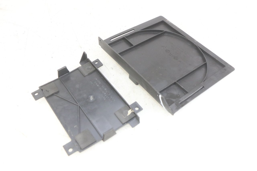 photo de CACHE BATTERIE KYMCO DOWNTOWN ABS 125 (2015 - 2017) - Zoom état d’usage