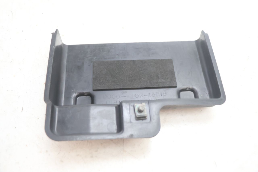 photo de CACHE BATTERIE HONDA FJS SILVER WING SILVERWING 400 (2005 - 2008) - Autre angle de vue
