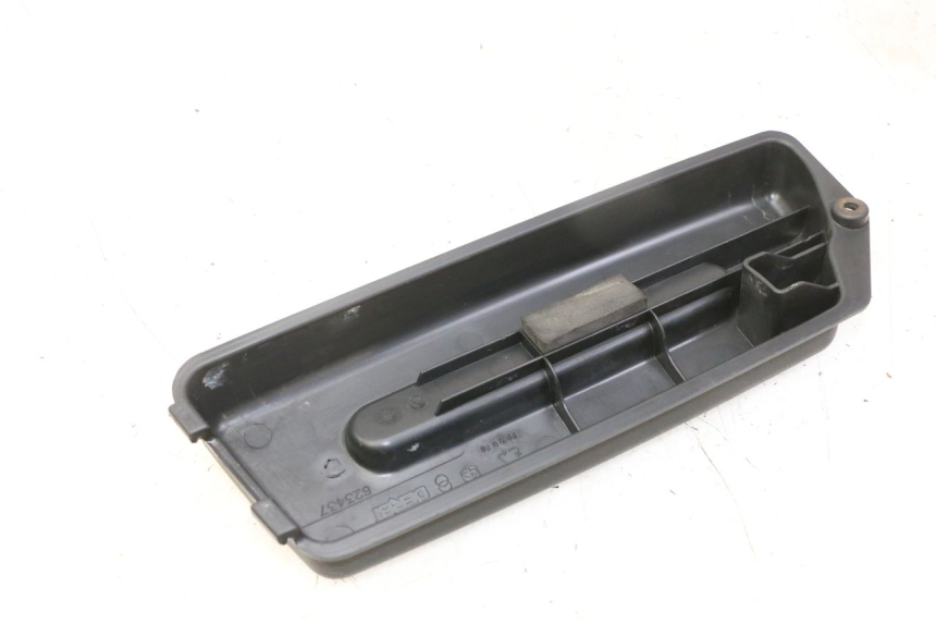 photo de CACHE BATTERIE PIAGGIO FLY 2T 50 (2004 - 2017)