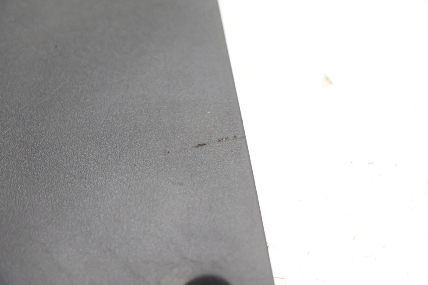 photo de CACHE BATTERIE VASTRO GP 2T 50 (2013 - 2017) - Zoom état d’usage
