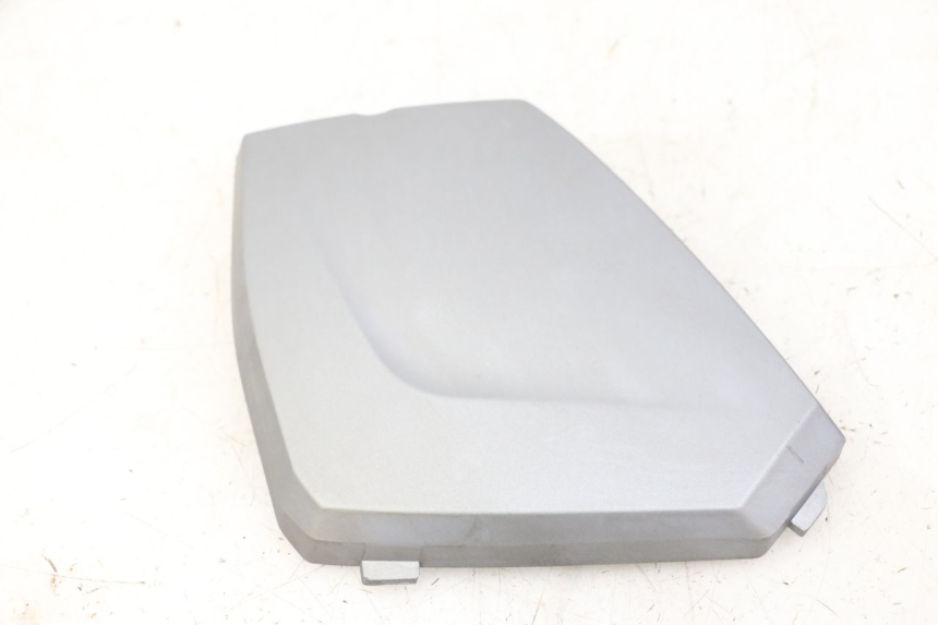 photo de CACHE BATTERIE SYM JOYMAX 125 (2010 - 2017)