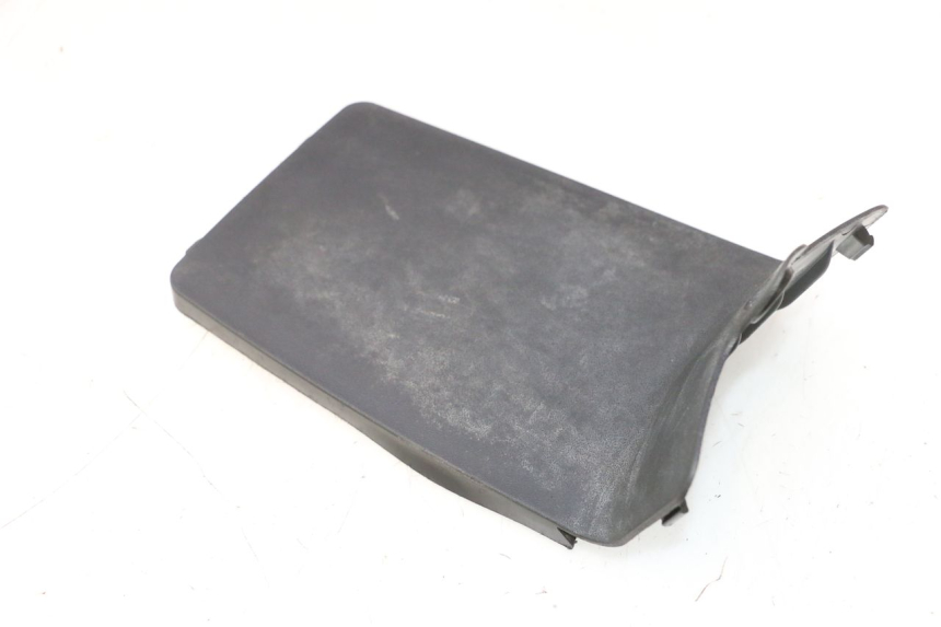 photo de CACHE BATTERIE PEUGEOT KISBEE 4T 50 (2023 - 2026) - Points de fixation