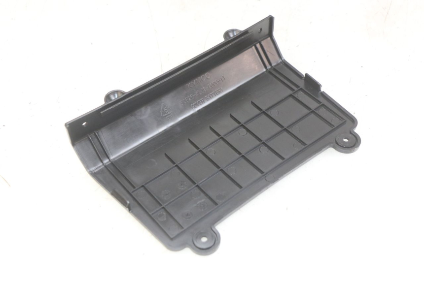 photo de CACHE BATTERIE KYMCO AGILITY 16+ 4T 50 (2018 - 2023)