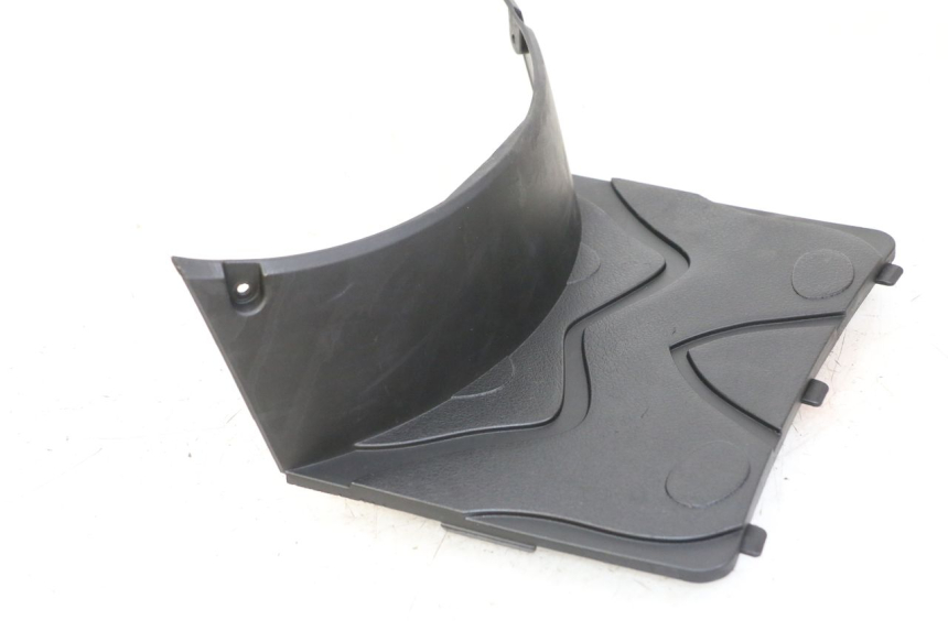 photo de CACHE BATTERIE KYMCO PEOPLE S 125 (2000 - 2008) - Gros plan technique