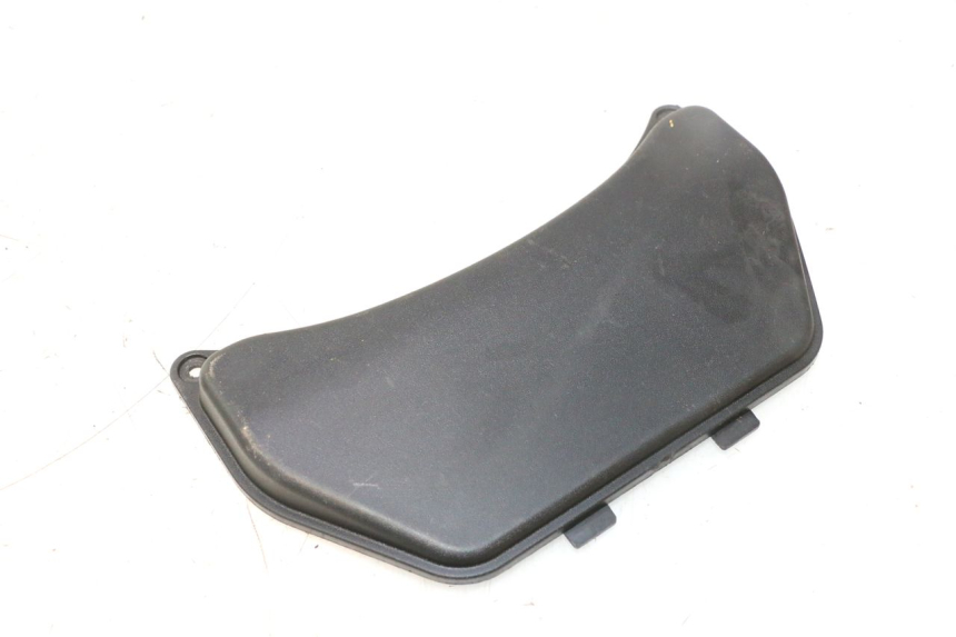 photo de CACHE BATTERIE PIAGGIO LIBERTY IGET 4T 50 (2021 - 2025) - Zoom état d’usage