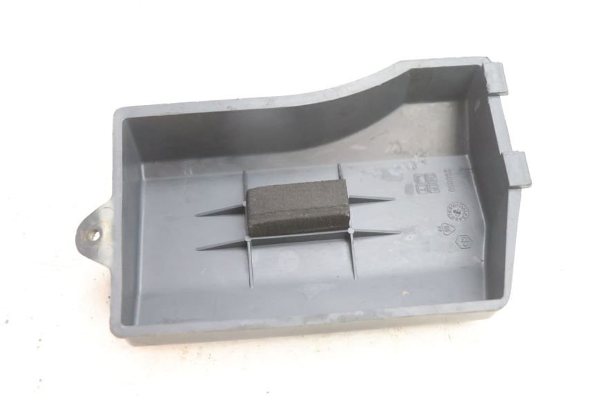 photo de CACHE BATTERIE PIAGGIO LIBERTY 125 (1998 - 2008) - Autre angle de vue