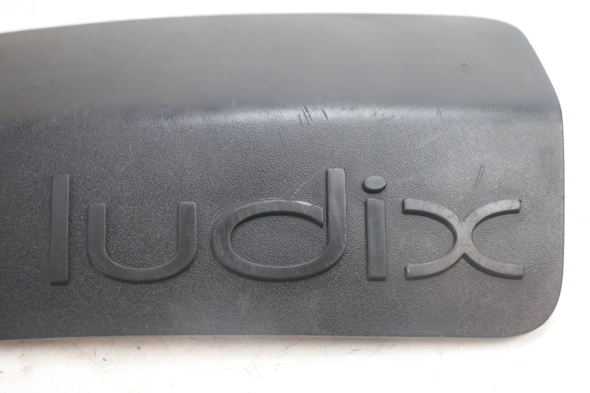 photo de CACHE BATTERIE PEUGEOT LUDIX 50 (2005 - 2007) - Détail de la pièce