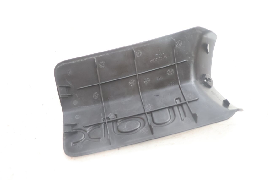 photo de CACHE BATTERIE PEUGEOT LUDIX 50 (2005 - 2007) - Gros plan technique