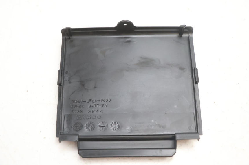 photo de CACHE BATTERIE KYMCO MOVIE S 125 (2009 - 2018) - Points de fixation