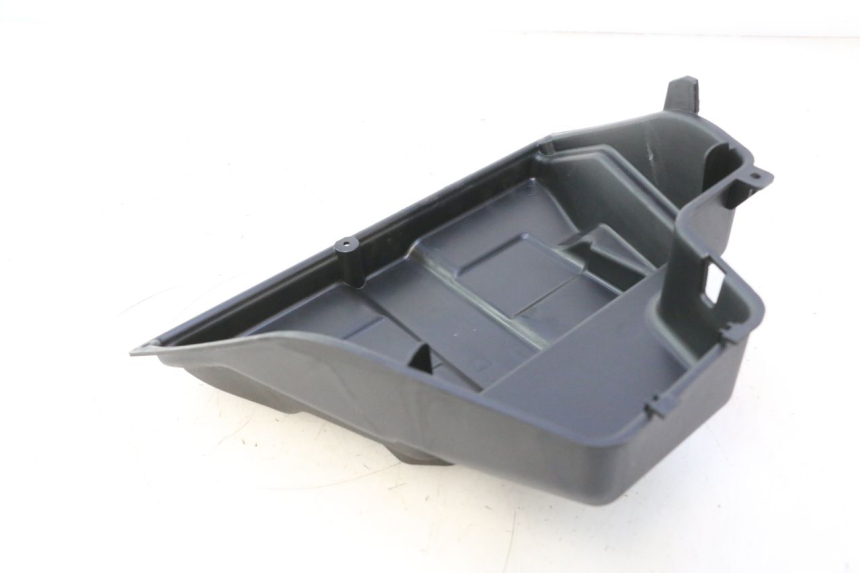 photo de CACHE BATTERIE PIAGGIO MP3 HPE 530 (2022 - 2026) - Détail de la pièce