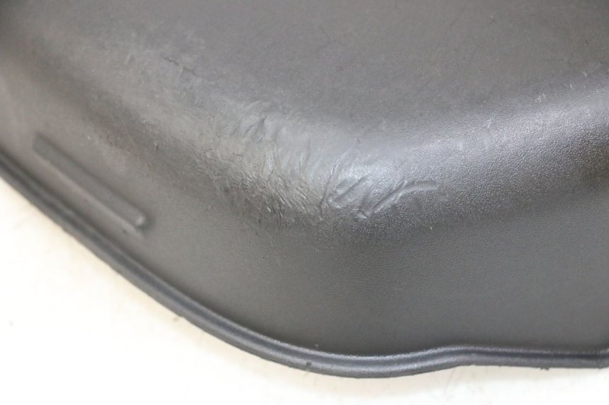 photo de CACHE BATTERIE PIAGGIO MP3 LT 300 (2010 - 2016) - Autre angle de vue