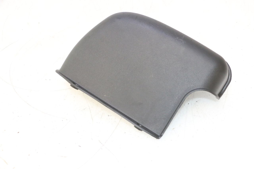 photo de CACHE BATTERIE PIAGGIO MP3 LT 300 (2010 - 2016) - Gros plan technique