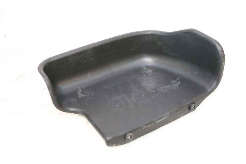 photo de CACHE BATTERIE PIAGGIO MP3 RL 250 (2006 - 2010) - Gros plan technique