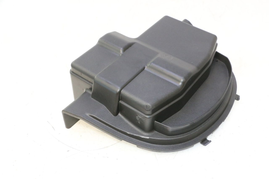 photo de CACHE BATTERIE PIAGGIO MP3 500 (2016 - 2018) - Gros plan technique