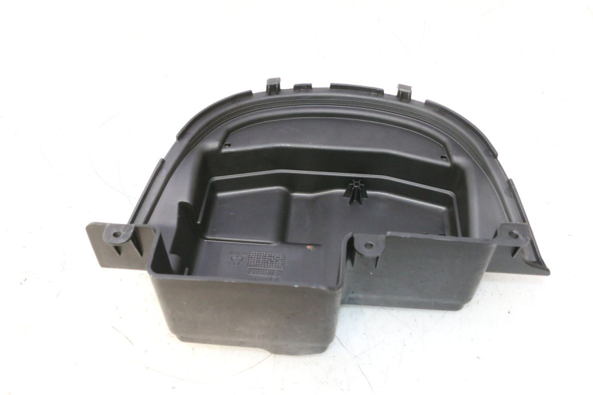 photo de CACHE BATTERIE PIAGGIO MP3 500 (2016 - 2018) - Gros plan technique
