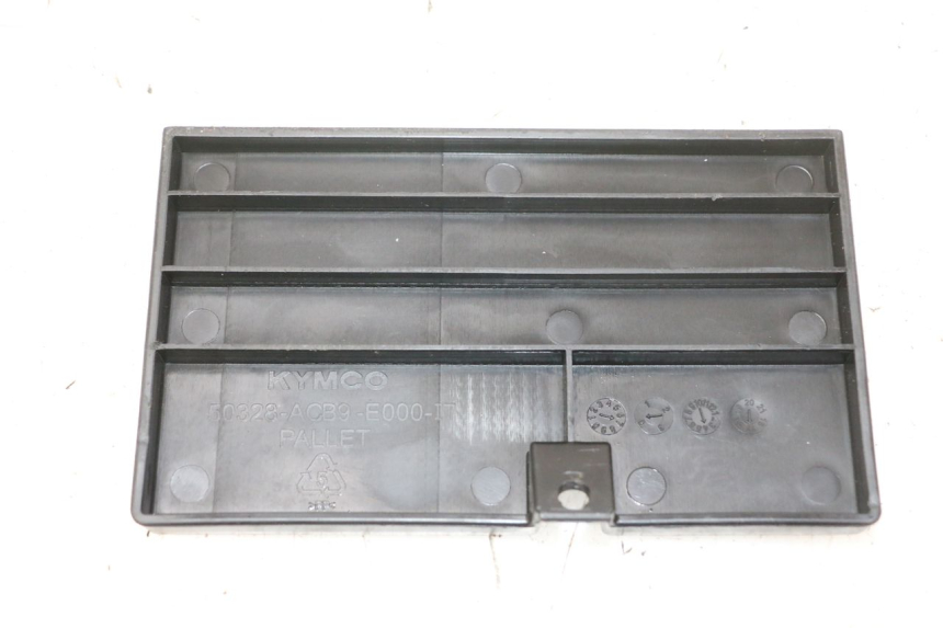photo de CACHE BATTERIE KYMCO LIKE 4T 50 (2019 - 2025)