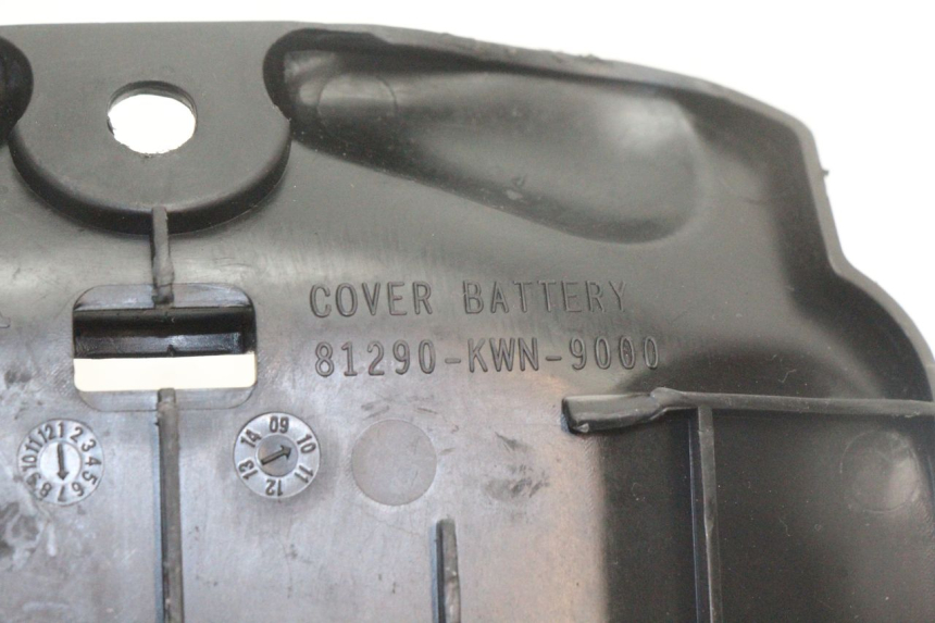 photo de CACHE BATTERIE HONDA PCX (JF28) 125 (2009 - 2011) - Autre angle de vue