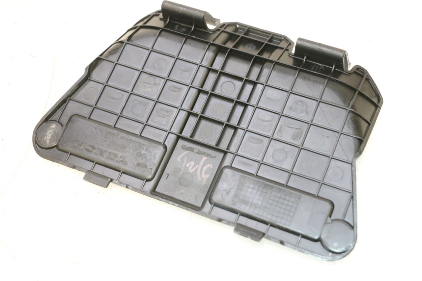 photo de CACHE BATTERIE HONDA PCX (JF57/JF64) 125 (2014 - 2018) - Zoom état d’usage