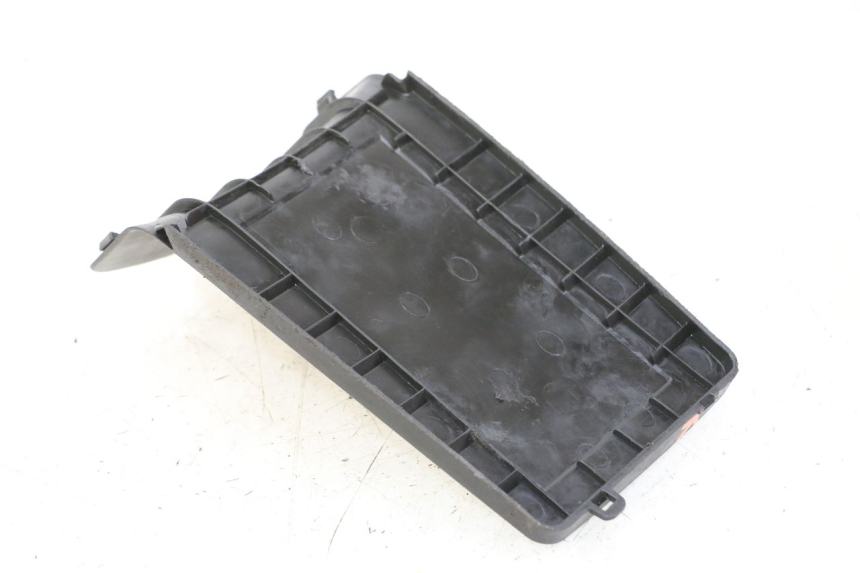 photo de CACHE BATTERIE PEUGEOT KISBEE 2T 50 (2010 - 2017)
