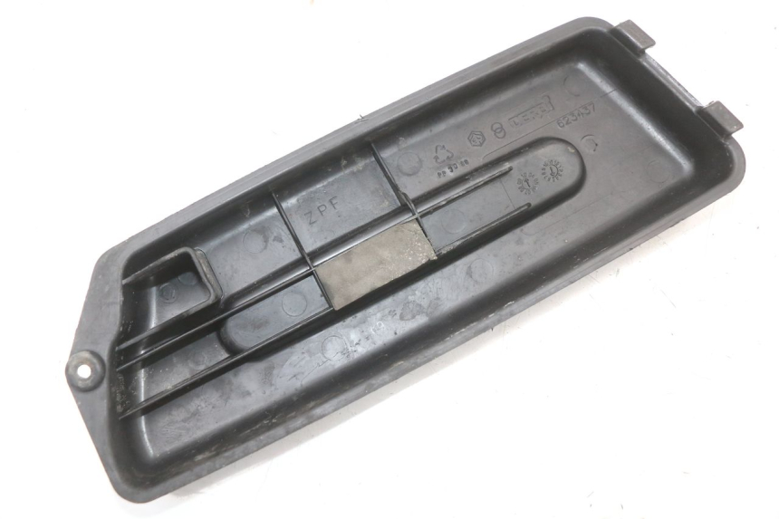 photo de CACHE BATTERIE PIAGGIO FLY 4T 50 (2004 - 2010)