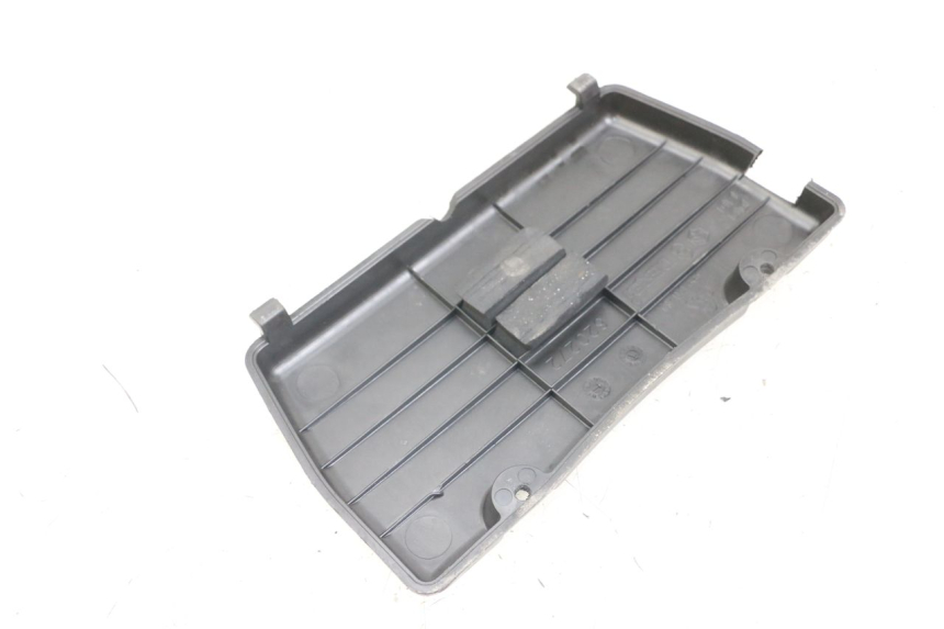 photo de CACHE BATTERIE PIAGGIO X8 125 (2004 - 2007)