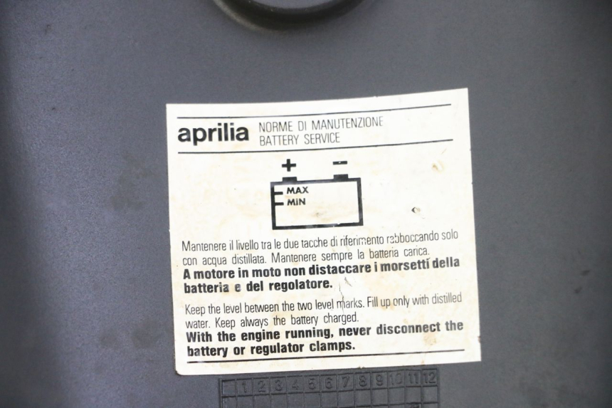 photo de CACHE BATTERIE APRILIA RALLY AC 50 (1995 - 2004)