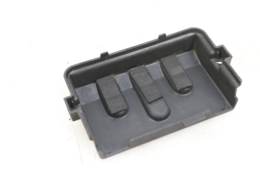 photo de CACHE BATTERIE PEUGEOT SPEEDFIGHT 4 4T EFI 50 (2021 - 2025) - Détail de la pièce