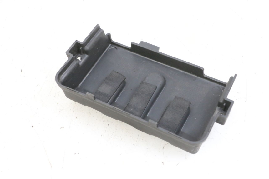 photo de CACHE BATTERIE PEUGEOT SPEEDFIGHT 4 4T EFI 50 (2021 - 2025) - Zoom état d’usage