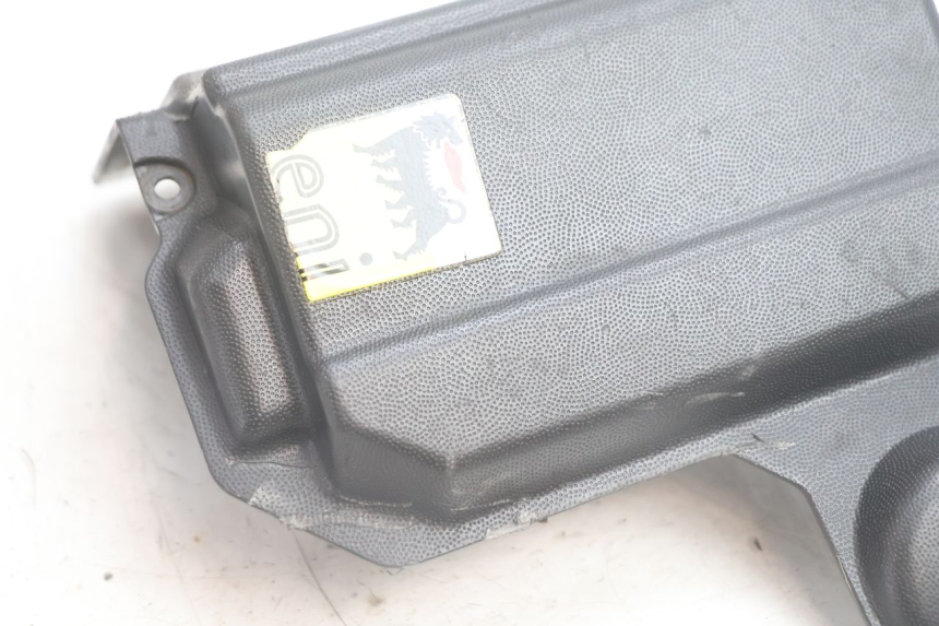 photo de CACHE BATTERIE APRILIA SR 2T 50 (2012 - 2017) - Détail de la pièce