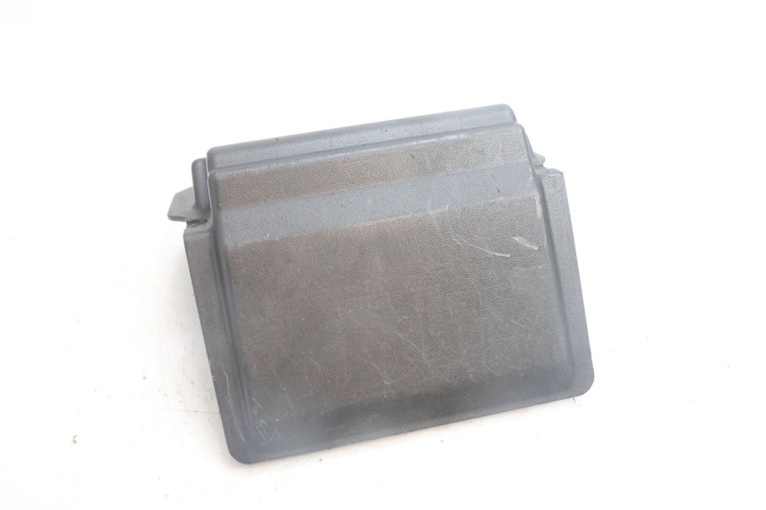 photo de CACHE BATTERIE APRILIA SR 2T 50 (2012 - 2017) - Gros plan technique