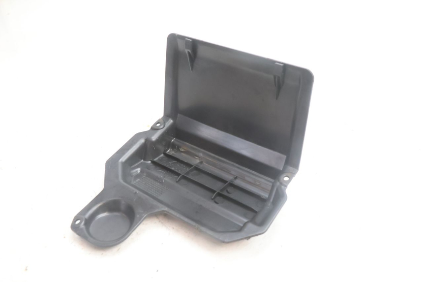 photo de CACHE BATTERIE APRILIA SR 2T 50 (2012 - 2017) - Points de fixation