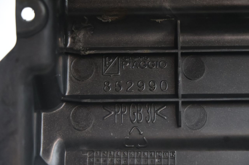 photo de CACHE BATTERIE APRILIA SR 2T 50 (2012 - 2017) - État de surface