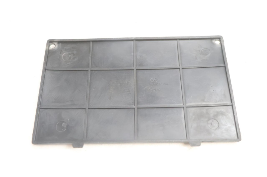 photo de CACHE BATTERIE RAZZO STEED 125 (2012 - 2018) - Autre angle de vue