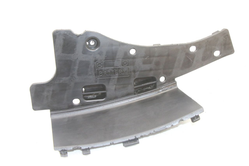 photo de CACHE BATTERIE SUZUKI BURGMAN 125 (2015 - 2017)