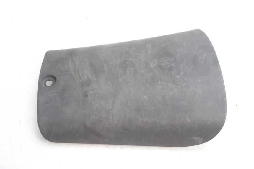 photo de CACHE BATTERIE PEUGEOT TKR TREKKER FURIOUS 50 (2005 - 2014) - Détail de la pièce