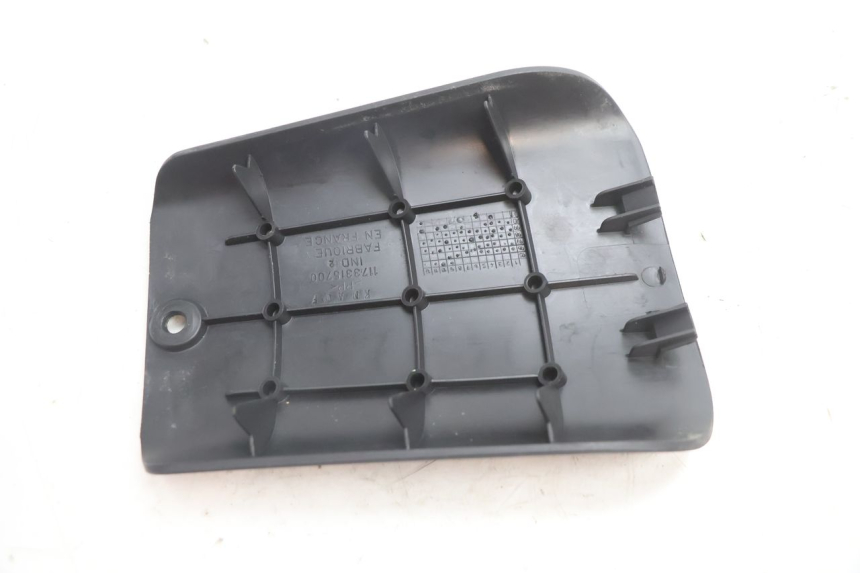 photo de CACHE BATTERIE PEUGEOT TKR TREKKER FURIOUS 50 (2005 - 2014) - Autre angle de vue